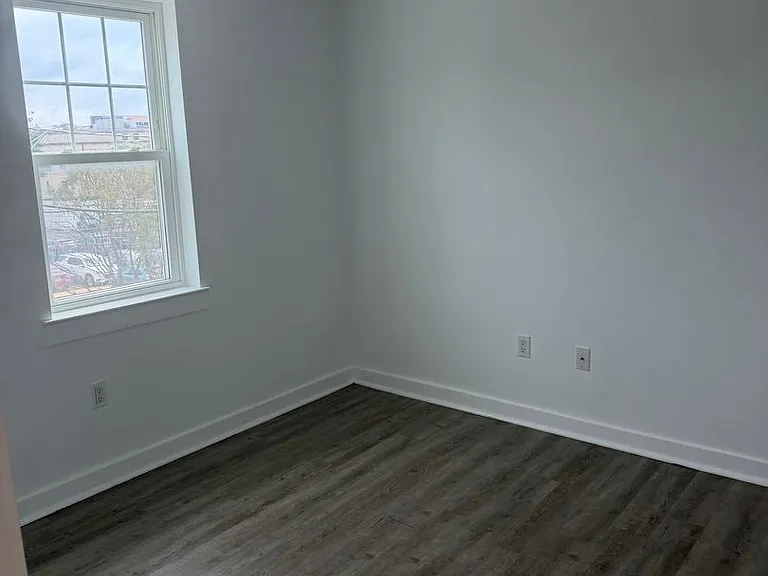59 Throckmorton St — Photo 11