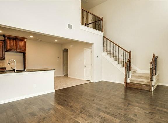 2nd image of 4405 Blackjack Oak Dr