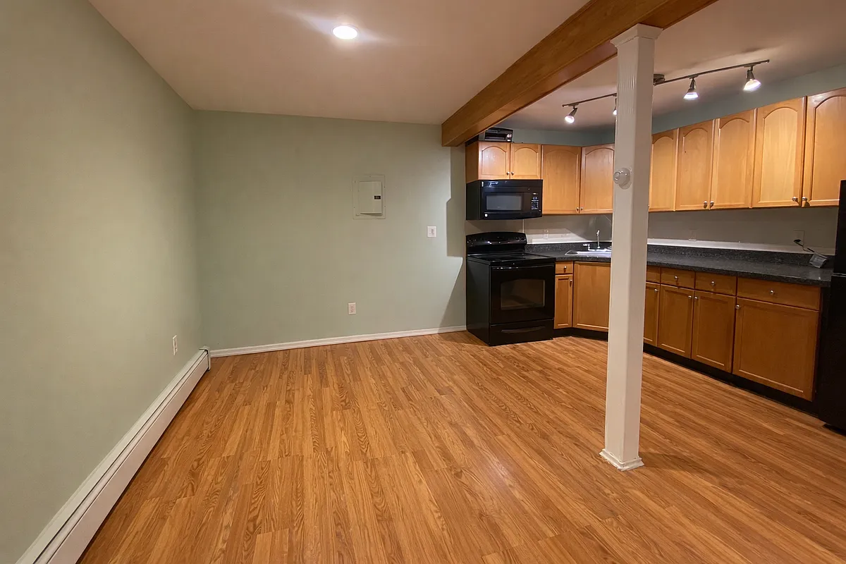 Building Photo - Woodview Ln