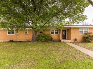 310 S Tyler St, Mc Gregor, TX 76657
