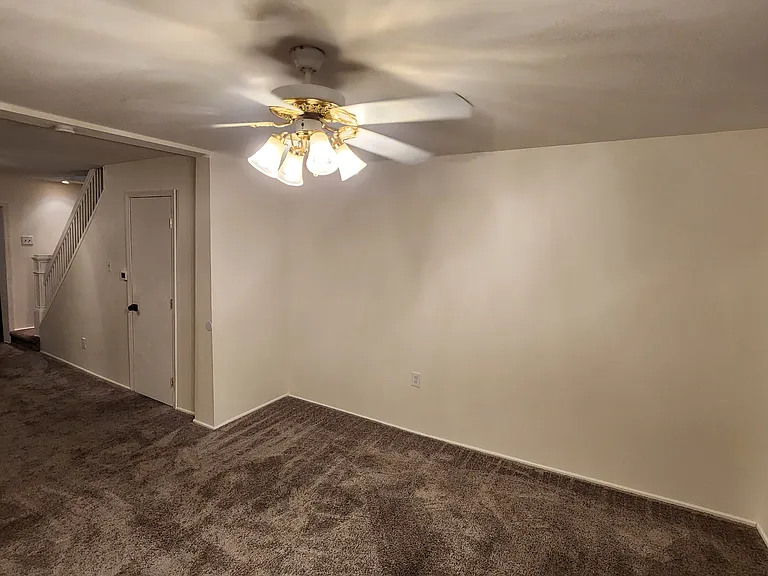 642 W Penn St — Photo 23
