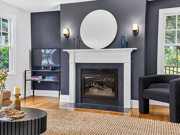 2nd image of 89 Boylston St #89