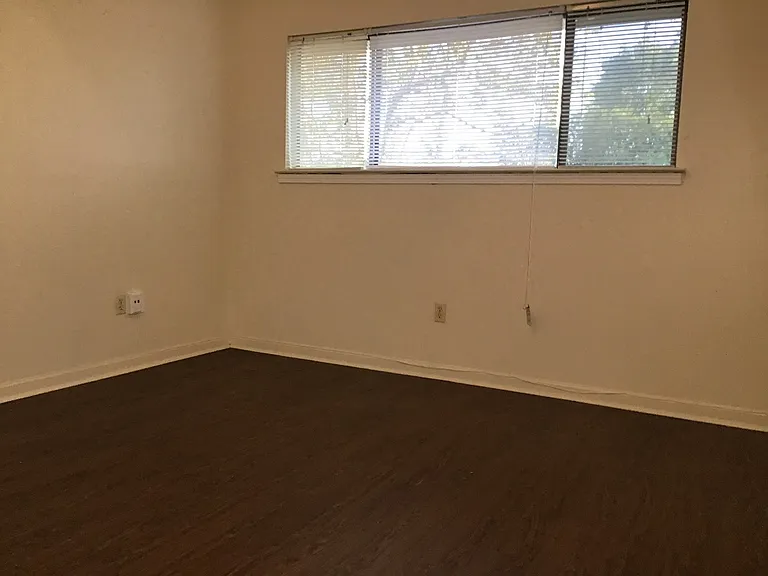 8220A Governor Dr — Photo 4