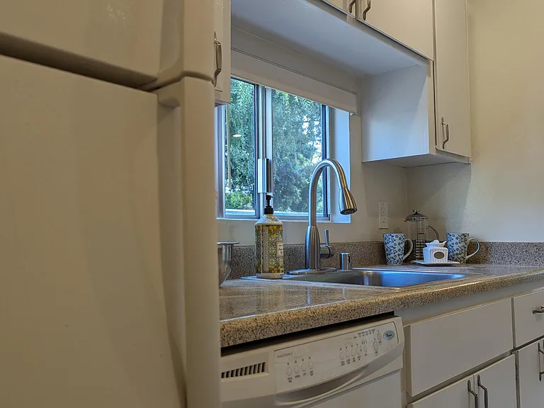 Live Oak Apartments — Photo 38