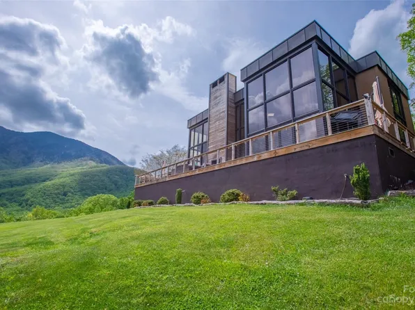 273 Mother Nature Dr, Burnsville, NC 28714