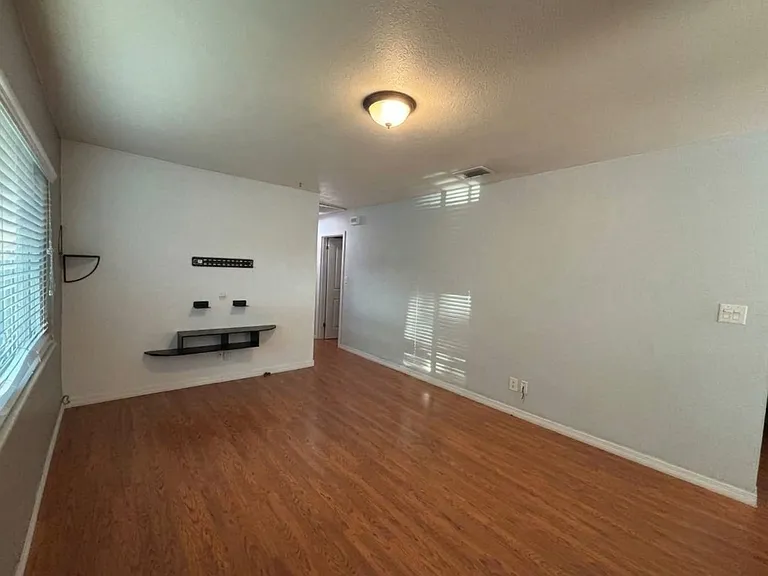 226 Palm Ave — Photo 6