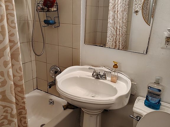 4th image of 415 W 62nd St