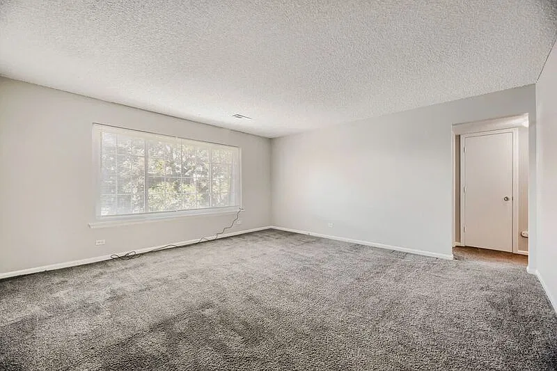 2 bed, 1.5 bath, 1004 sqft, $995 — Photo 2