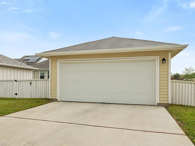 308 Catalina Dr — Photo 16
