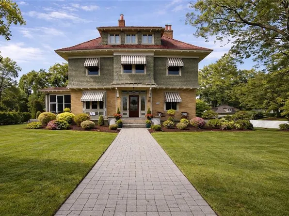 144 Woodland Rd, Woonsocket, RI 02895