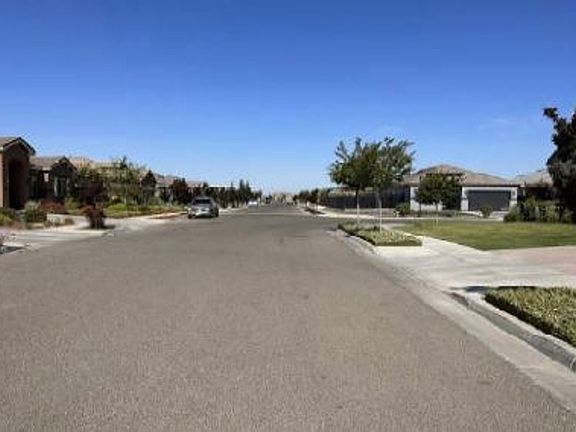 Exterior Neighborhood (street photo)