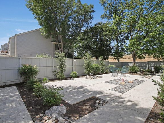 2nd image of 2930 Driftwood Pl APT 38