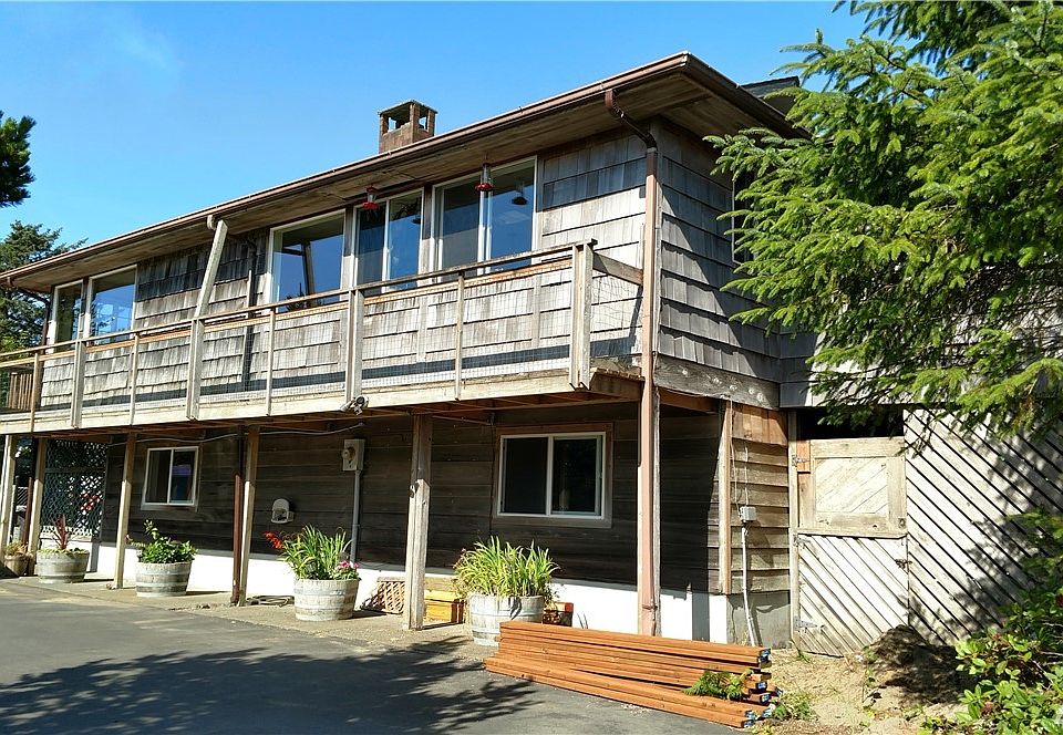 1st image of 851 Jetty View Dr
