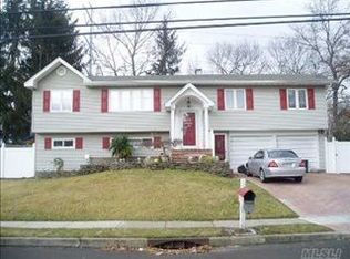 17 Coleridge Rd, Holbrook, NY 11741