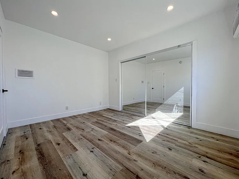 1613 Barry Ave #5 — Photo 8