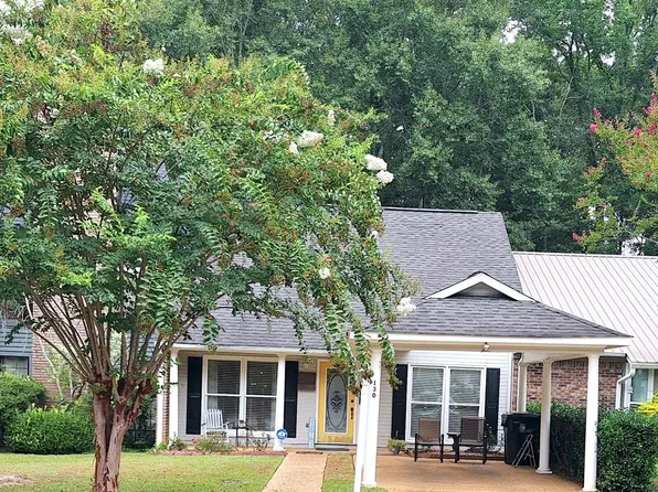 130 Emerald Lake Dr, Dothan, AL 36303