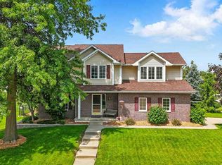 7025 Walden Rd NE, Cedar Rapids, IA 52402