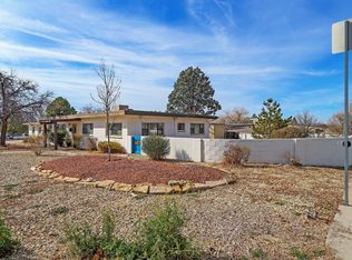 933 Avenida Estrellita NE, Albuquerque, NM 87110