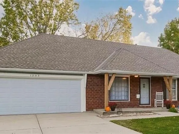 1203 Charles St, Harrisonville, MO 64701