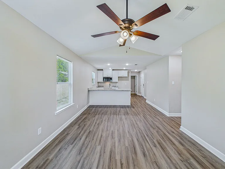 2405 S Elm St — Photo 13