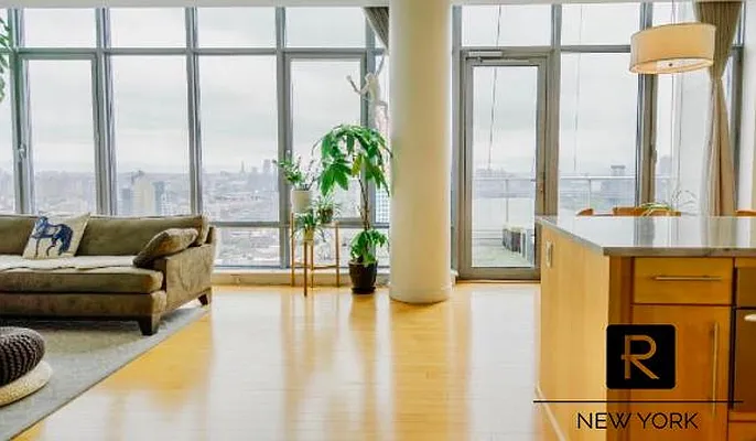 Sold by R New York | media 3