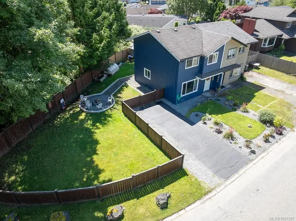 9477 Scott St #A, Pt Hardy, BC V0N 2P0