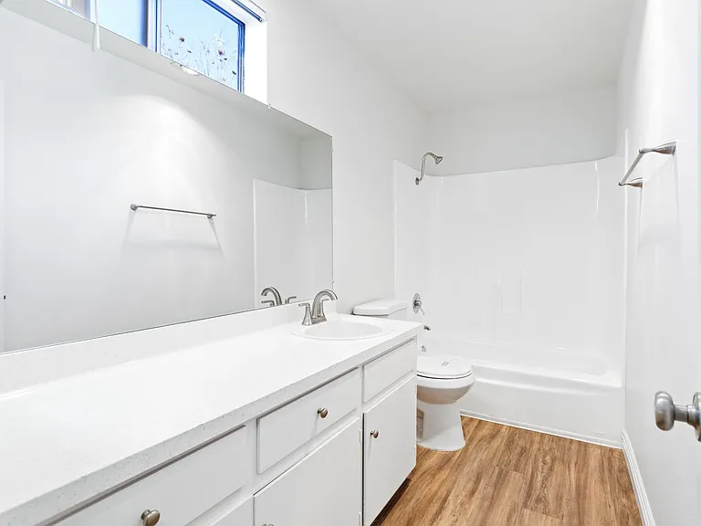 Twin Oaks Apartments — Photo 8
