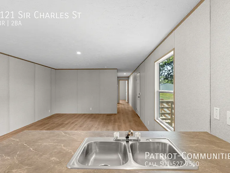 1121 Sir Charles St — Photo 7