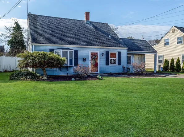 215 Jerome Avenue, Carle Place, NY 11514