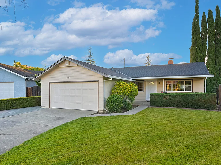 1307 Centennial Ct — Photo 2