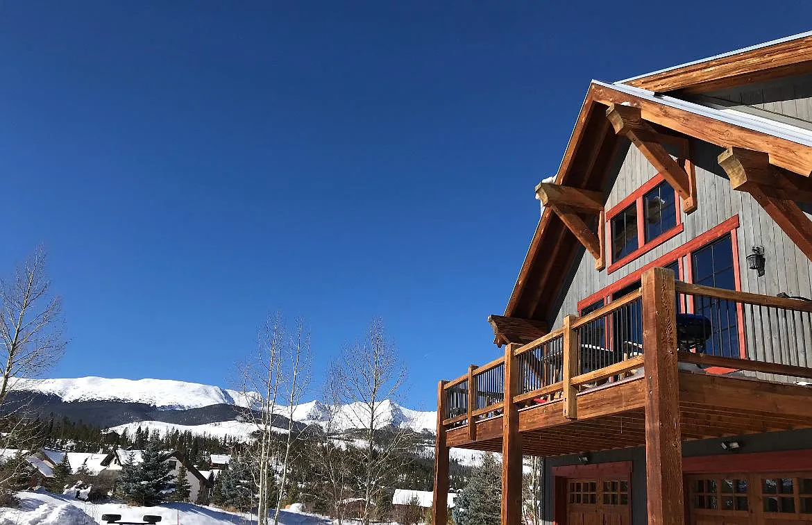 389 Revett Dr — Photo 1