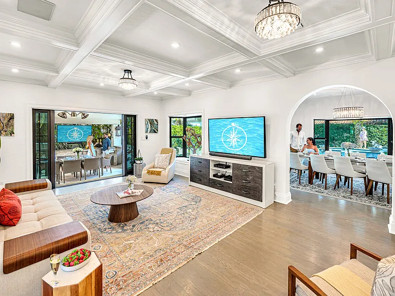 Poinciana Dr — Photo 3