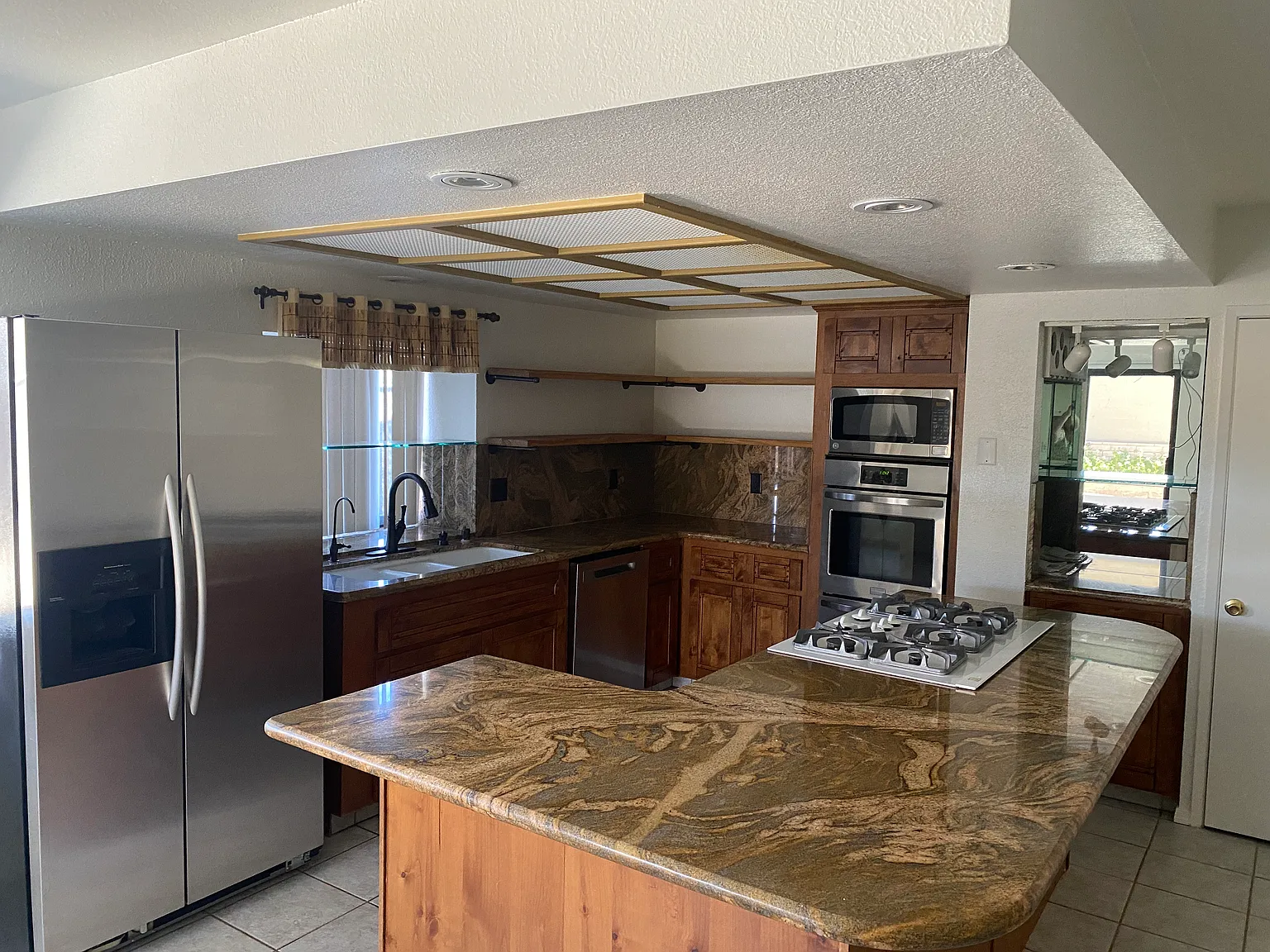 3 bed, 1938 sqft, $1,975 — Photo 3