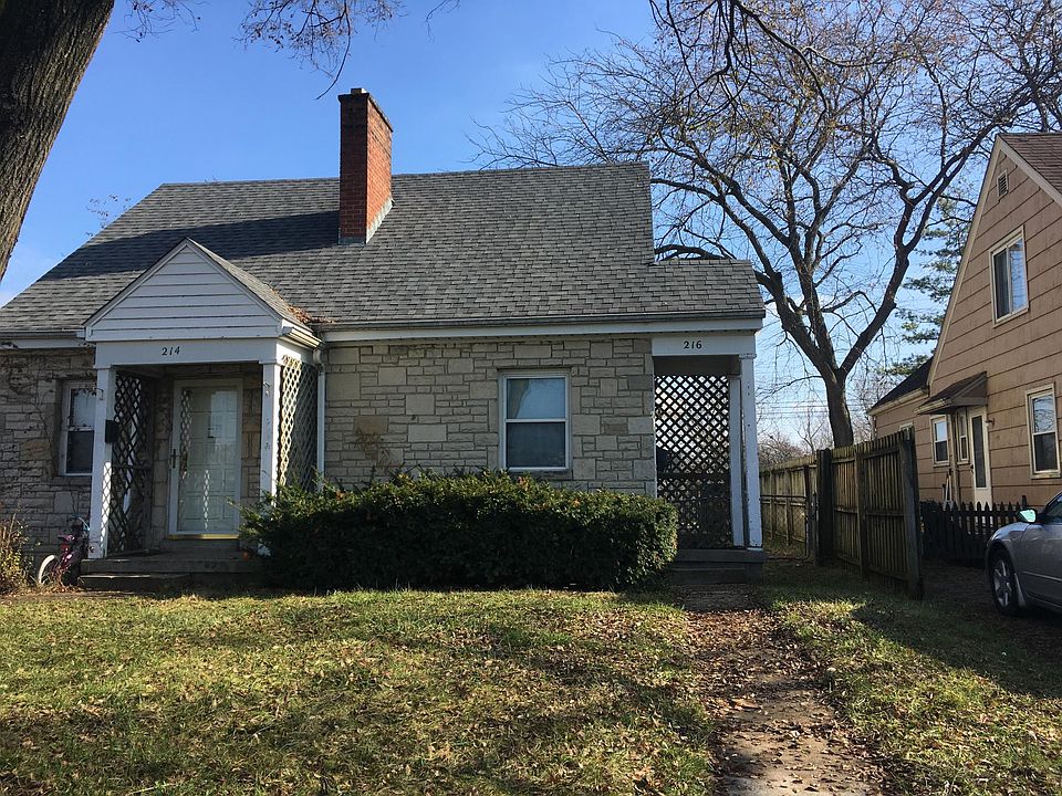 Right side of Duplex is for rent.