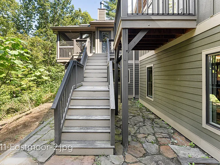 111 Eastmoor Dr — Photo 2