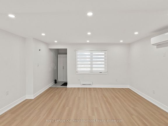 4th image of 513 Parkhill Rd W #A