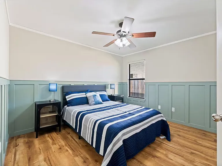 976 Northampton Dr — Photo 20