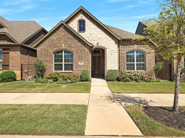 6936 Heather Ln, North Richland Hills, TX 76182