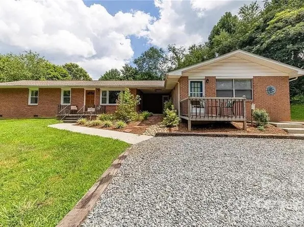 96 Rolling Hills Rd, Mills River, NC 28759