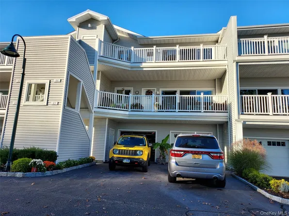 44 Fox Hill Dr, Baiting Hollow, NY 11933