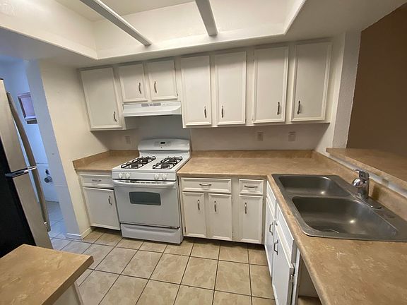 3rd image of 3117 Wayside St #El