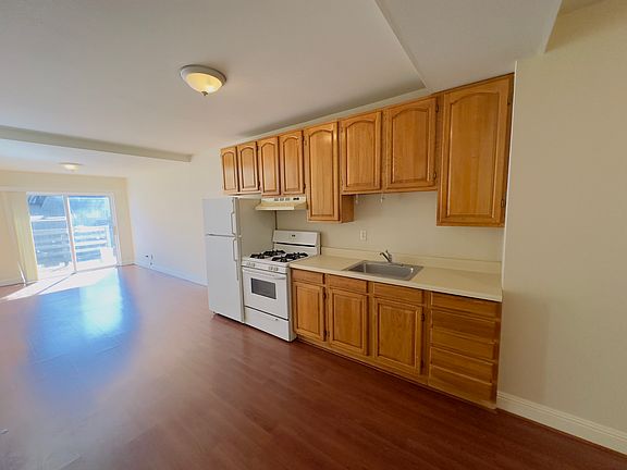 3rd image of 1326 Funston Ave #A