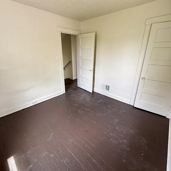 1725 Midland Ave — Photo 11