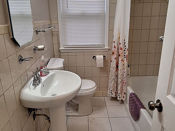 3rd image of 20457 Meyers Rd