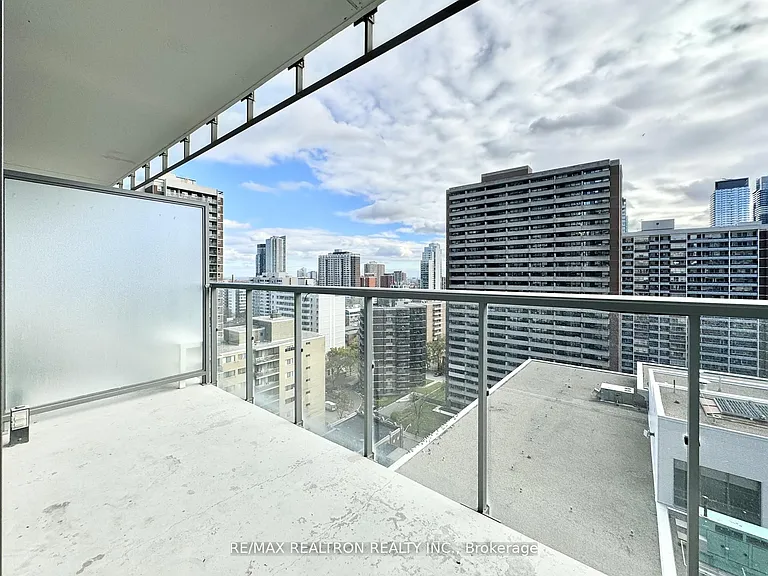 33 Charles St E #1404 — Photo 16