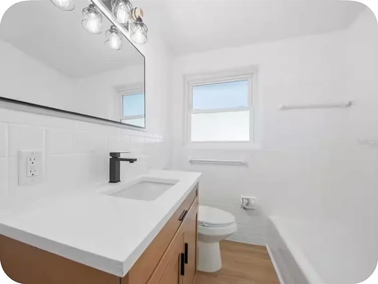 2446 Shelley St — Photo 7