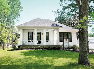 15 Ferry St, Douglas, MI 49406