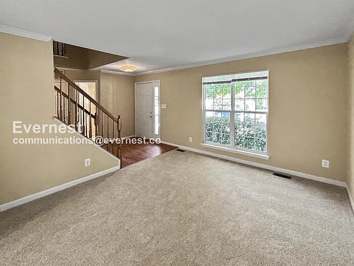 8 Sarrington Ct — Photo 3