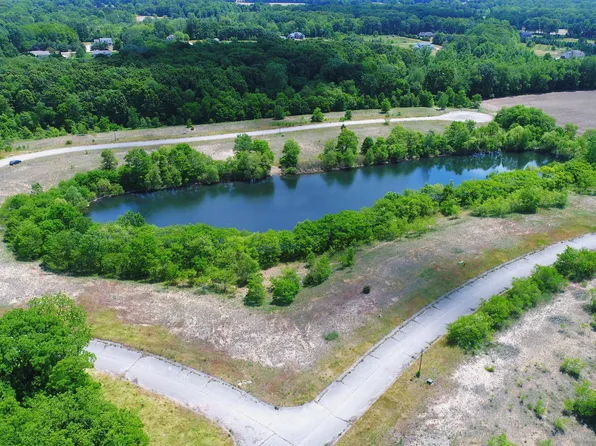 37 Tiffany Dr, Edwardsburg, MI 49112