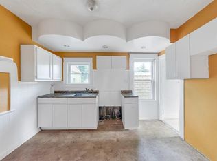 21 Grant St, Springfield, MA 01109